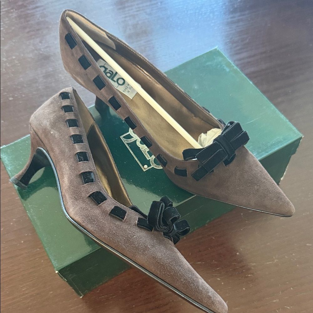 GALO vintage y2k Brown Suede Heels with Black Bow Detail